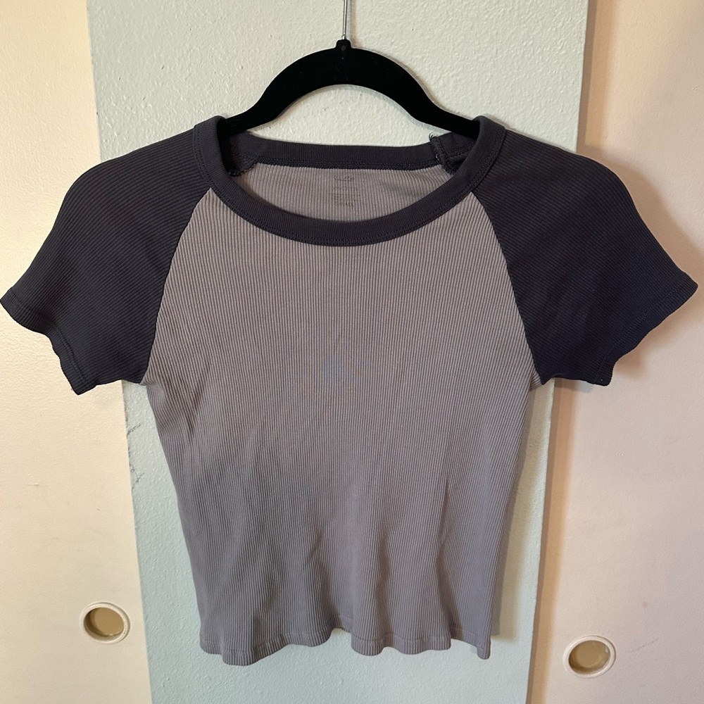 Brandy Melville baseball-tee, dark and light blue, like new